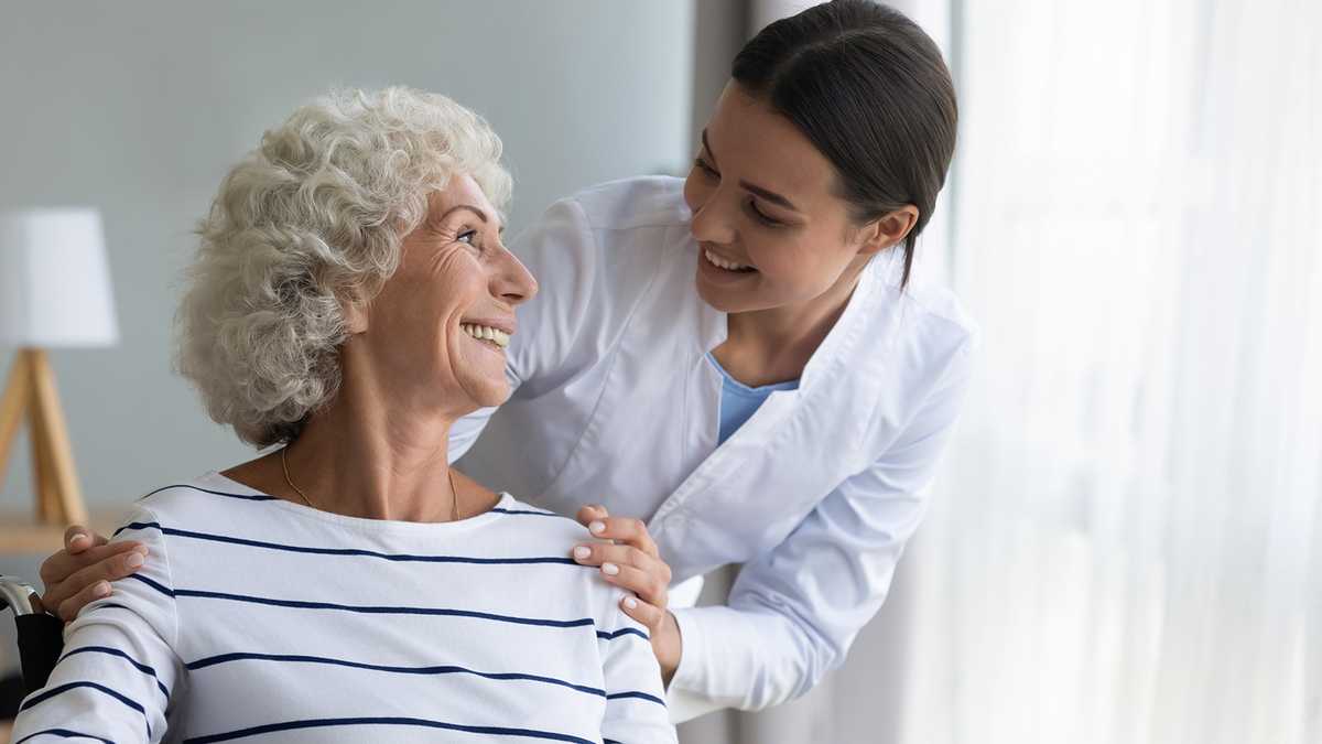 enfermeras adultos mayores